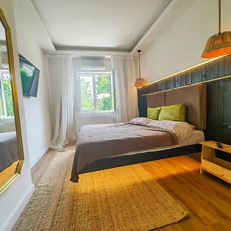 Little Uk Embassy Apartment *