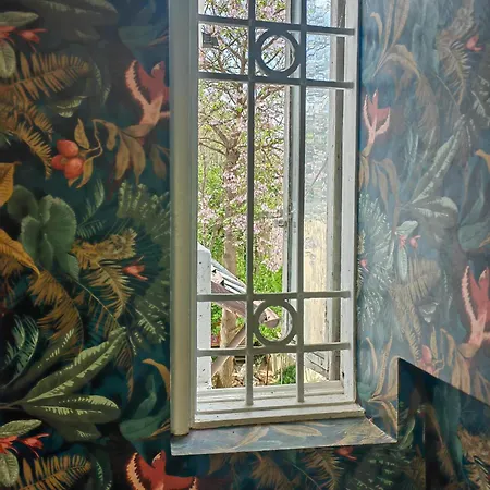 Little United Kingdom Embassy * Βουκουρέστι