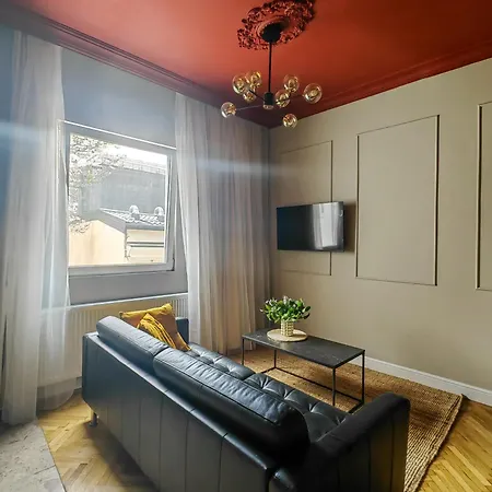 Little United Kingdom Embassy Βουκουρέστι