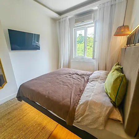 Little Uk Embassy Apartment *