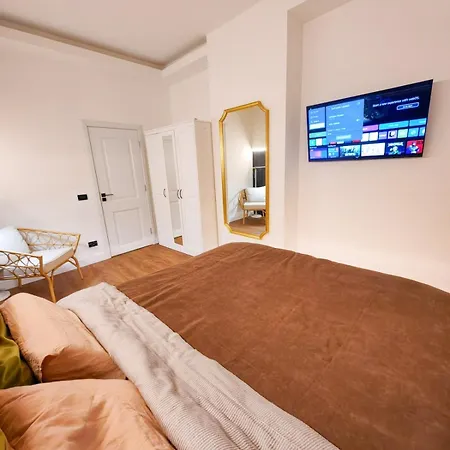 Little Uk Embassy Apartment