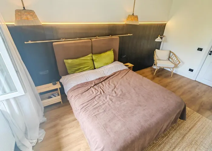 Little United Kingdom Embassy * Boekarest