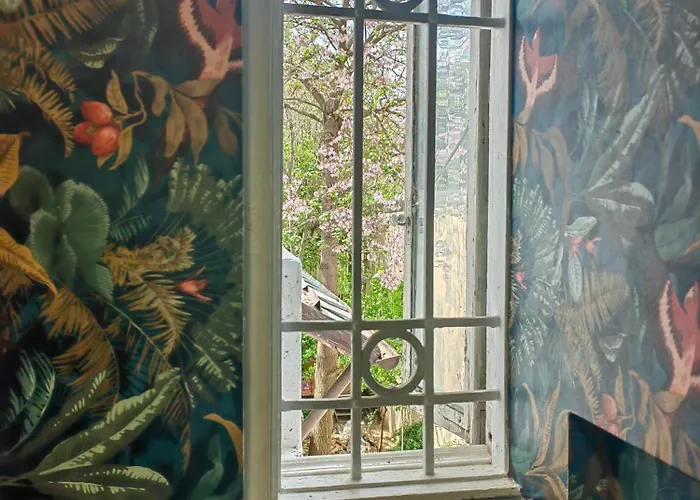 Little United Kingdom Embassy * Boekarest