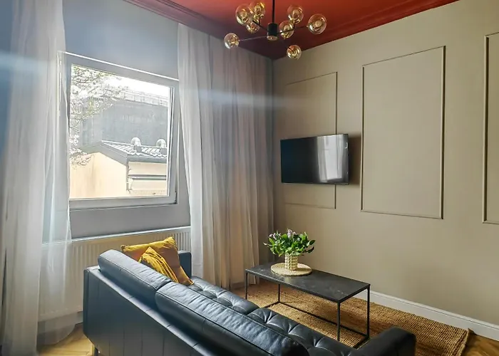 Little United Kingdom Embassy Boekarest