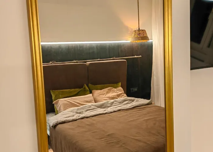 Little United Kingdom Embassy Apartment *