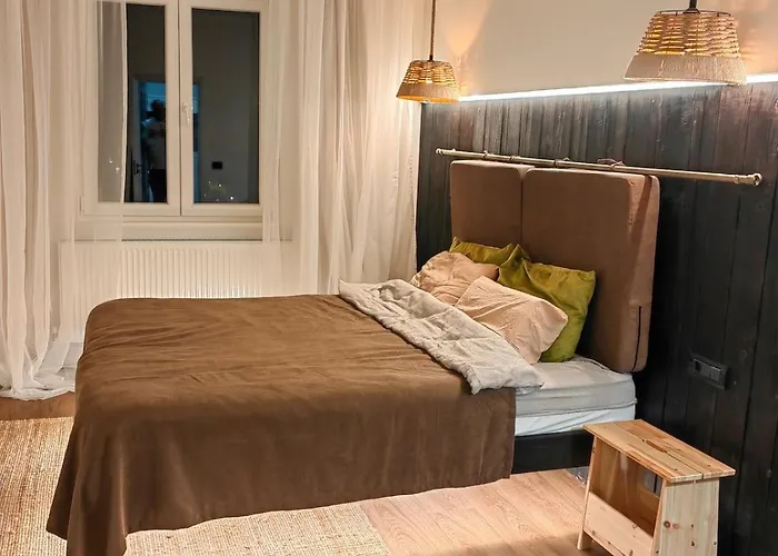 Little United Kingdom Embassy Boekarest