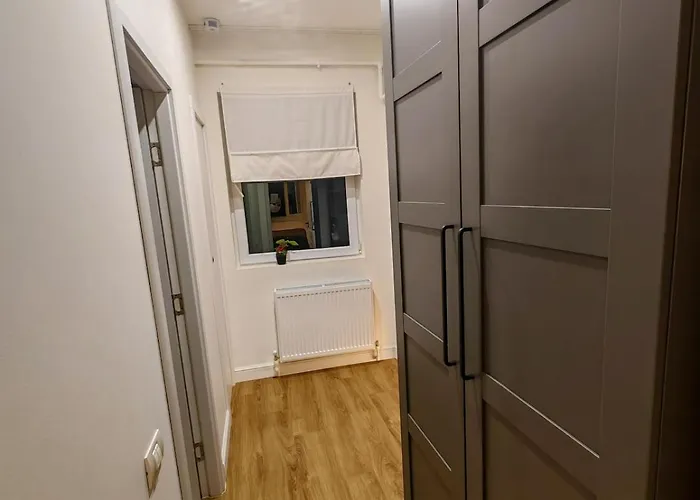 Little United Kingdom Embassy * Boekarest