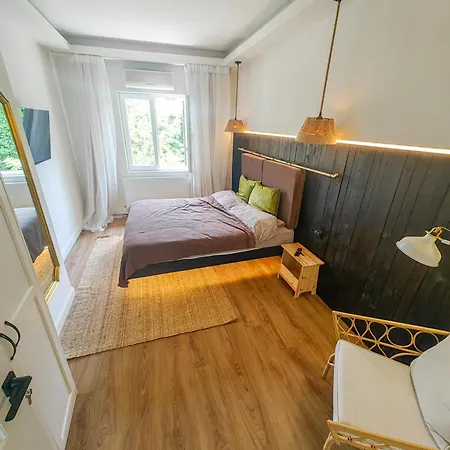 Little United Kingdom Embassy Apartment *