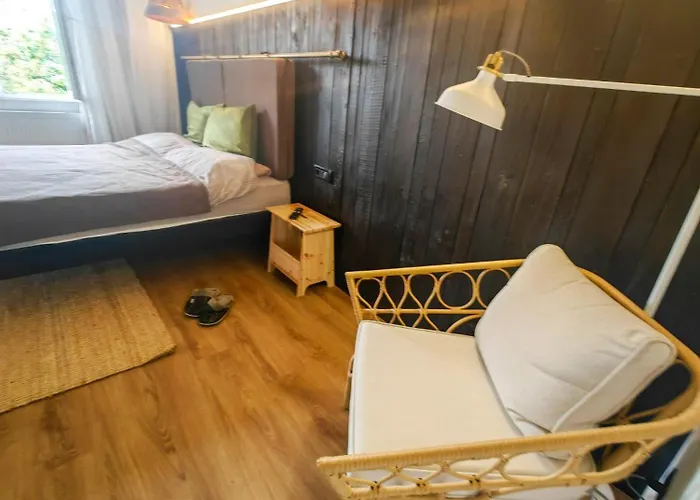 Little United Kingdom Embassy * Бухарест