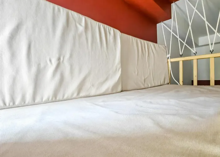 Little United Kingdom Embassy * Бухарест