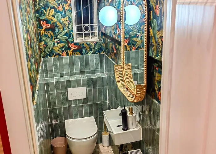 Little United Kingdom Embassy * Бухарест